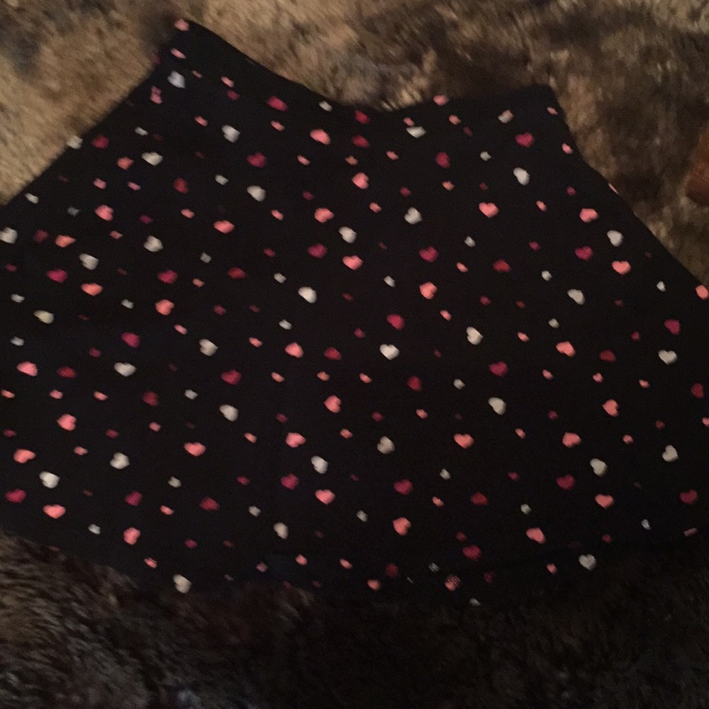 H&M girls skirt size 6-7. Like new